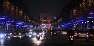  Paris. Champs-Elysees Christmas decorations. Novembre 2011.
