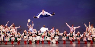  A solist dancer Oleg Chernasov. The performance of the Ballet Igor Moïsseïev at the Palais de Congres in Paris. 20.12.11