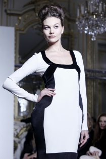  Fashion show of Eva Mince & Esotiq spring-summer couture collection 2012 et the hotel Shangri-La. Paris. 25 January 2012