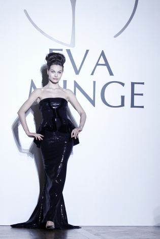 Fashion show of Eva Mince & Esotiq spring-summer couture collection 2012 et the hotel Shangri-La. Paris. 25 January 2012